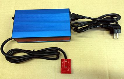 Chargeur Ebinger 24V - 8Ah, avec connecteur d'alimentation (rouge) pour EP-CART type A + B, 77490