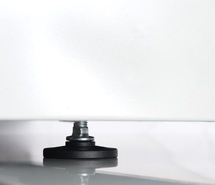 Pieds de réglage de la hauteur Bisley pour systèmes d'armoires et de casiers MonoBloc™, non peints, paquet de 4, MLALF800