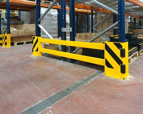 Planche de protection d'étagère Ampere avec rouleaux de guidage, extensible jusqu'à 2100 mm, revêtement jaune, avec bandes noires, 311063