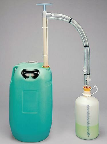 Pompe vide-fût DENIOS étanche au gaz en PP, avec adaptateur universel, 200-215