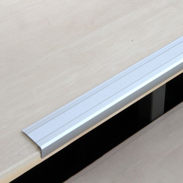 Pantalon de farine profilé de bord d'escalier antidérapant en aluminium avec revêtement antidérapant m2, Easy Clean blanc 53x800x31mm, ATM3EF3