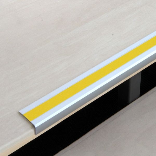 Pantalon de farine profil de bord d'escalier antidérapant en aluminium avec revêtement antidérapant m2, Easy Clean jaune 53x800x31mm, ATM3GF3