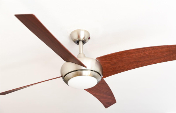 Ventilateur de plafond AireRyder Borealis noyer 122 cm avec éclairage LED et télécommande, FN66636