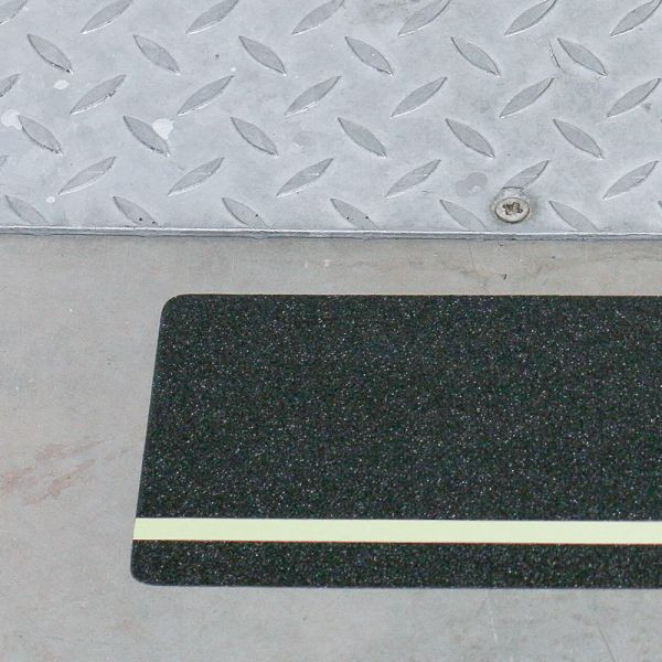 m2 revêtement antidérapant revêtement multifonctionnel noir avec bandes luminescentes 150x610mm, MFB21500600