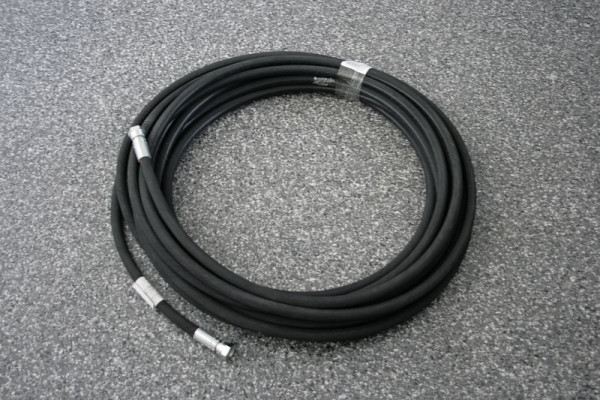Tuyau ELMAG HD type 955/18 pour enrouleurs industriels 18 m 3/8', 9,5x17 mm, 200 bar, 130°C entrée IG 3/8', sortie IG 3/8', raccords galvanisés, 9403966
