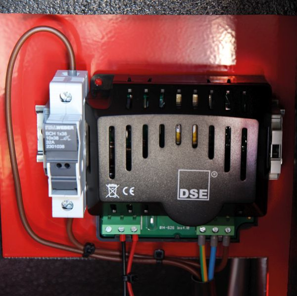 Chargeur d'entretien ELMAG DSE 9xxx pour groupes électrogènes, tension de batterie 12 ou 24 volts (intégrée), 53658