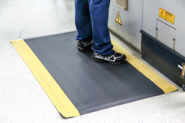 Tapis anti-fatigue m2 à structure rainurée noir avec bordure jaune 90x150cm, BMAGGF2