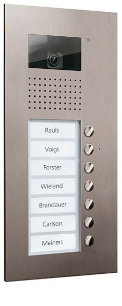 Platine de rue vidéo TCS série AVU avec 7 boutons de sonnette (alignés à droite), 1 colonne, UP en acier inoxydable, AVU14070-0030