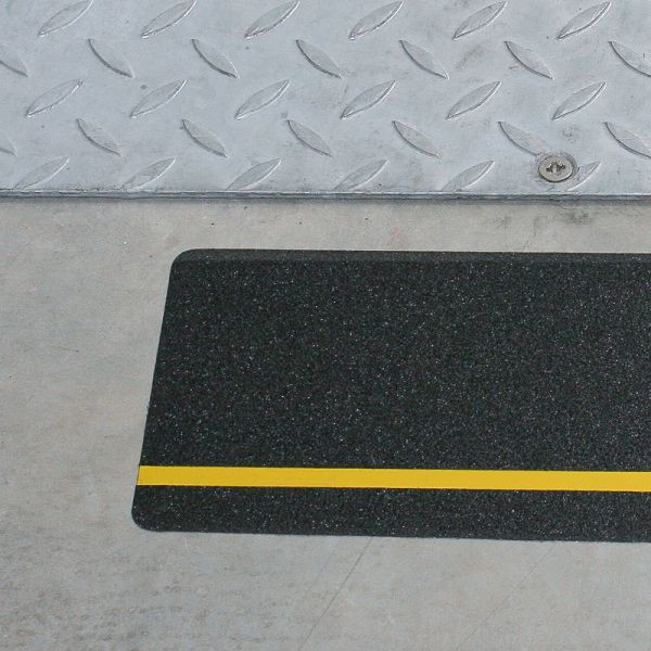 m2 revêtement antidérapant revêtement multifonctionnel noir avec rayures jaune 150x610mm, MFB11500600