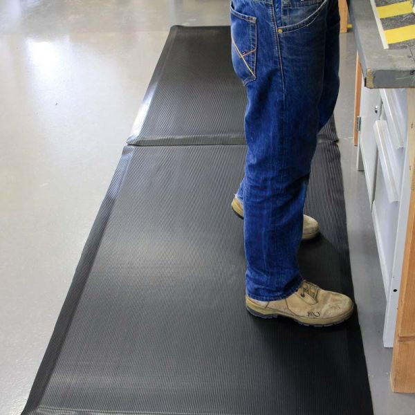 Tapis anti-fatigue m2 à structure rainurée noir avec bordure noire 90x150cm, BMAGSF2