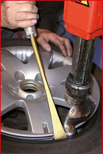 Levier de démonte-pneu KS Tools avec poignée en aluminium, 425 mm, 911.8170