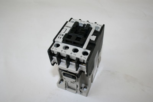 Contacteur ELMAG 220V 10A pour EUROSTART 700 automatique & DIGICAR 900, 9505268