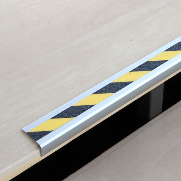 Pantalon de farine profil de bord d'escalier antidérapant en aluminium avec revêtement antidérapant m2, Easy Clean noir/jaune 53x610x31mm, auto-adhésif, ATM3WF1sk