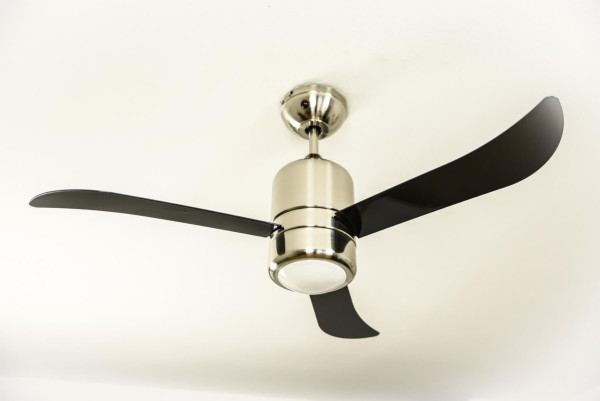 Ventilateur de plafond AireRyder Loft Nickel / Noir 112 cm avec éclairage et télécommande, FN51134