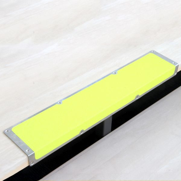 Pantalon de farine profilé de bord antidérapant en aluminium avec revêtement antidérapant m2, couleur de signal jaune 120x1000x45mm, AKM1HF2