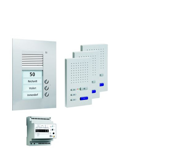 Système de commande de porte audio TCS : pack UP pour 3 unités résidentielles, avec poste extérieur PUK 3 boutons de sonnerie, 3x haut-parleur mains libres ISW3030, unité de commande BVS20, PPUF03-EN / 02