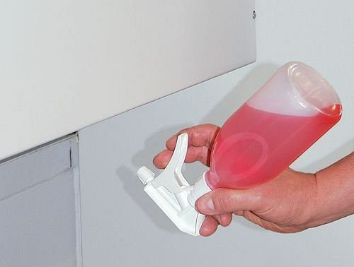 Flacon pulvérisateur DENIOS avec soupape en tête, en PP, PE et acier inoxydable, volume de 0,25 litre, 210-184