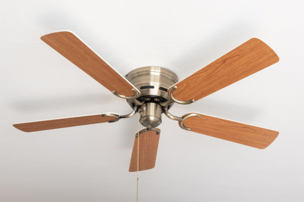 Ventilateur de plafond extra plat Pepeo Kisa Deluxe pales laiton antique blanc / érable, 105420190OL