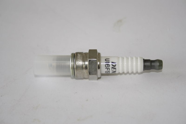 Bougie d'allumage ELMAG pour moteur HONDA GX100 (SEBSSi 2000W), 9503036
