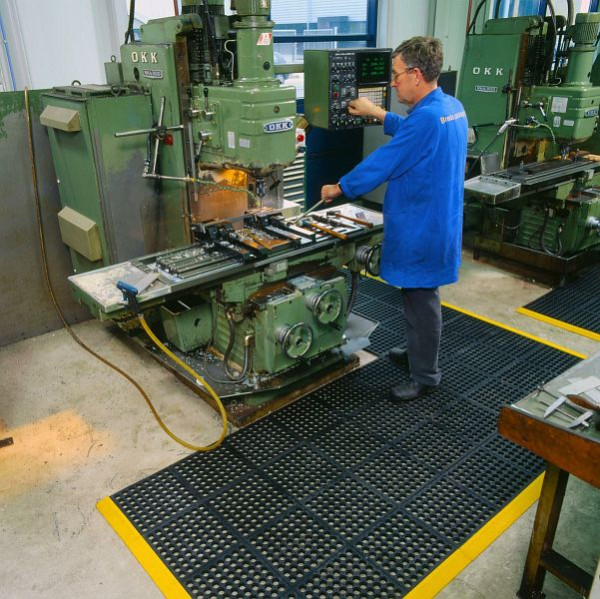 Notrax Cushion Ease tapis de travail ergonomique anti-fatigue zones humides systèmes enfichables 550, noir, UE : 1 m², 550S0000BL