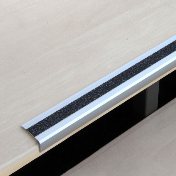 Pantalon de farine profil de bord d'escalier antidérapant en aluminium avec revêtement antidérapant m2, noir extra fort 53x610x31mm, autocollant, ATM4SF1sk