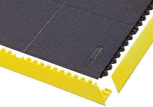 Revêtement de sol anti-fatigue DENIOS CS 9.9, caoutchouc naturel, système de connecteurs flexibles, 0,9 x 0,9 m, 123-376