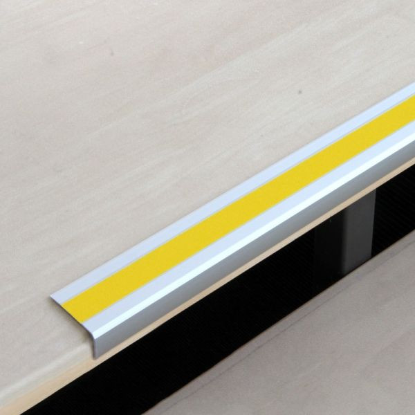 Pantalon de farine profil de bord d'escalier antidérapant en aluminium avec revêtement antidérapant m2, Easy Clean jaune 53x1000x31mm, auto-adhésif, ATM3GF2sk