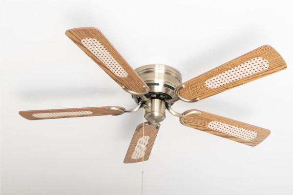 Ventilateur de plafond extra plat Pepeo Kisa Deluxe pales laiton antique chêne / noyer, 105420191OL