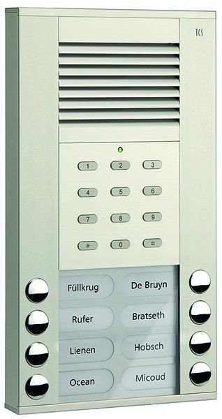 Platine de rue audio TCS série ASE 8 boutons de sonnette (alignés à droite/à gauche) avec serrure à code intégrée, AP argent, ASE51080-0010