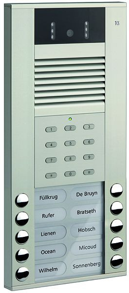 Platine de rue vidéo TCS avec caméra à 130 degrés série AVE avec 10 boutons de sonnette (alignés à droite/gauche) avec serrure à code intégrée, AP argent, AVE54103-0010