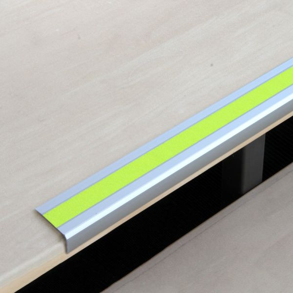 Pantalon de farine profilé de bord d'escalier antidérapant en aluminium avec revêtement antidérapant m2, couleur de signal jaune 53x800x31mm, autocollant, ATM1HF3sk