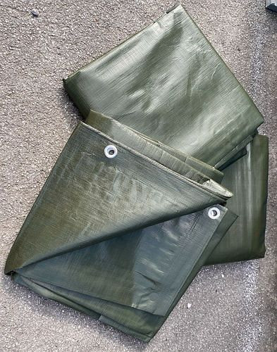 Bâche en tissu DENIOS en polyéthylène avec œillets en aluminium, vert olive, laminée des deux côtés, 180 g/m², 2 x 3 m, 303370