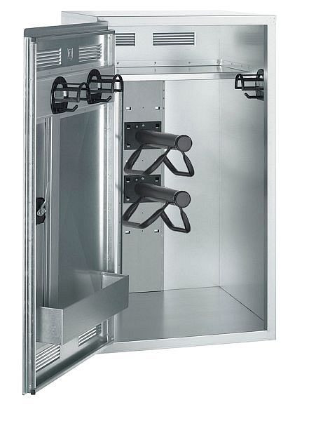 Armoire à selle Peetz avec 1 étagère à chapeau, 2 supports de selle, revêtement plastique noir, 4 porte-brides en plastique noir, porte-bouteille, 106 x 60 x 60 cm, 131