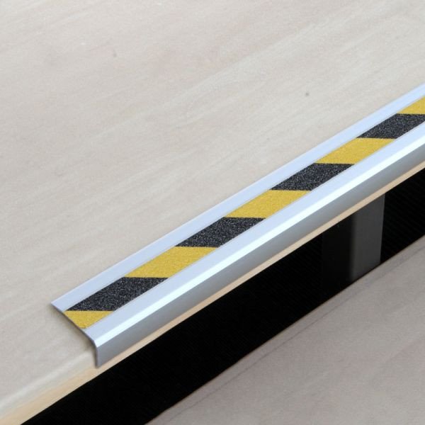 Pantalon de farine profilé de bord d'escalier antidérapant en aluminium avec revêtement antidérapant m2, noir/jaune 53x800x31mm, autocollant, ATM1WF3sk