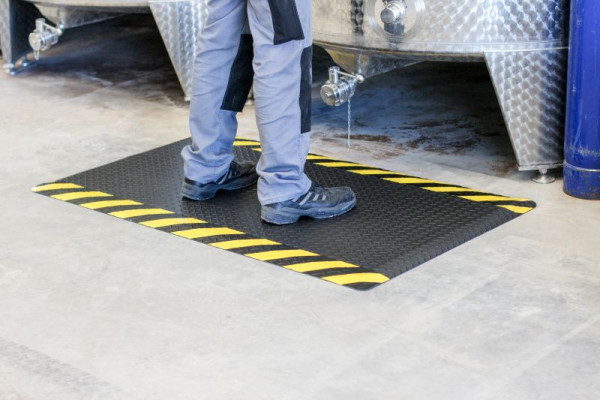 Tapis anti-fatigue m2 avec aspect tôle larmée noir avec bordure noir/jaune 60x90cm, BMARWF1