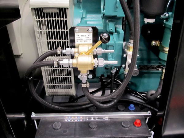 Vanne à trois voies ELMAG avec raccords rapides pour connecter un réservoir de carburant externe, 53382