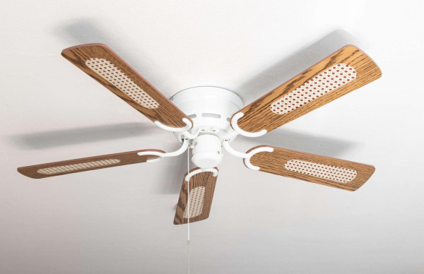 Ventilateur de plafond extra plat Pepeo Kisa Deluxe pales blanches chêne / noyer, 105120191OL