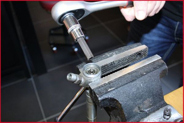 KS Tools douille à six pans creux, percée, 10 mm, 152.1057